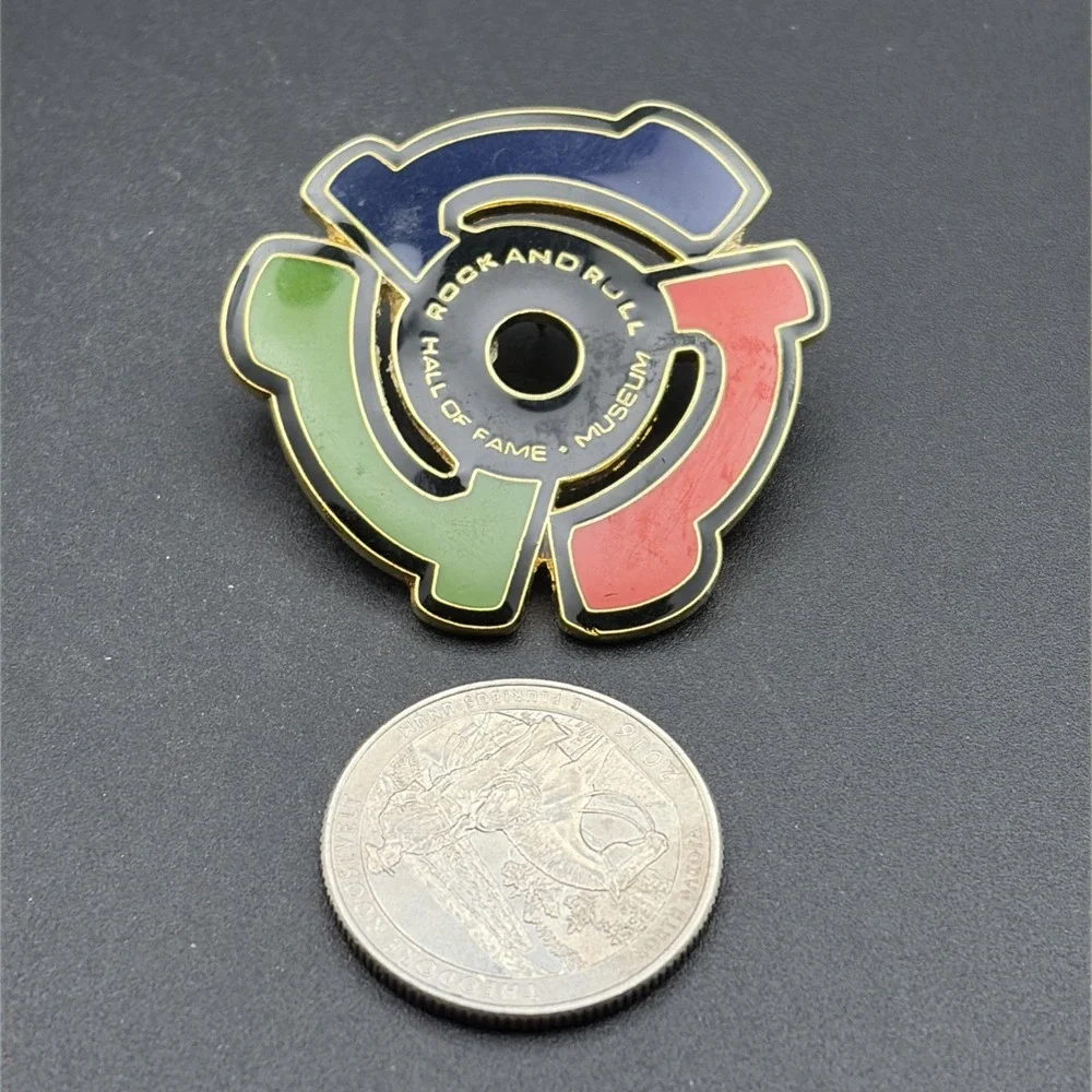 Rock And Roll Hall Of‎ Fame & Museum Cleveland Ohio Lapel Hat Pin